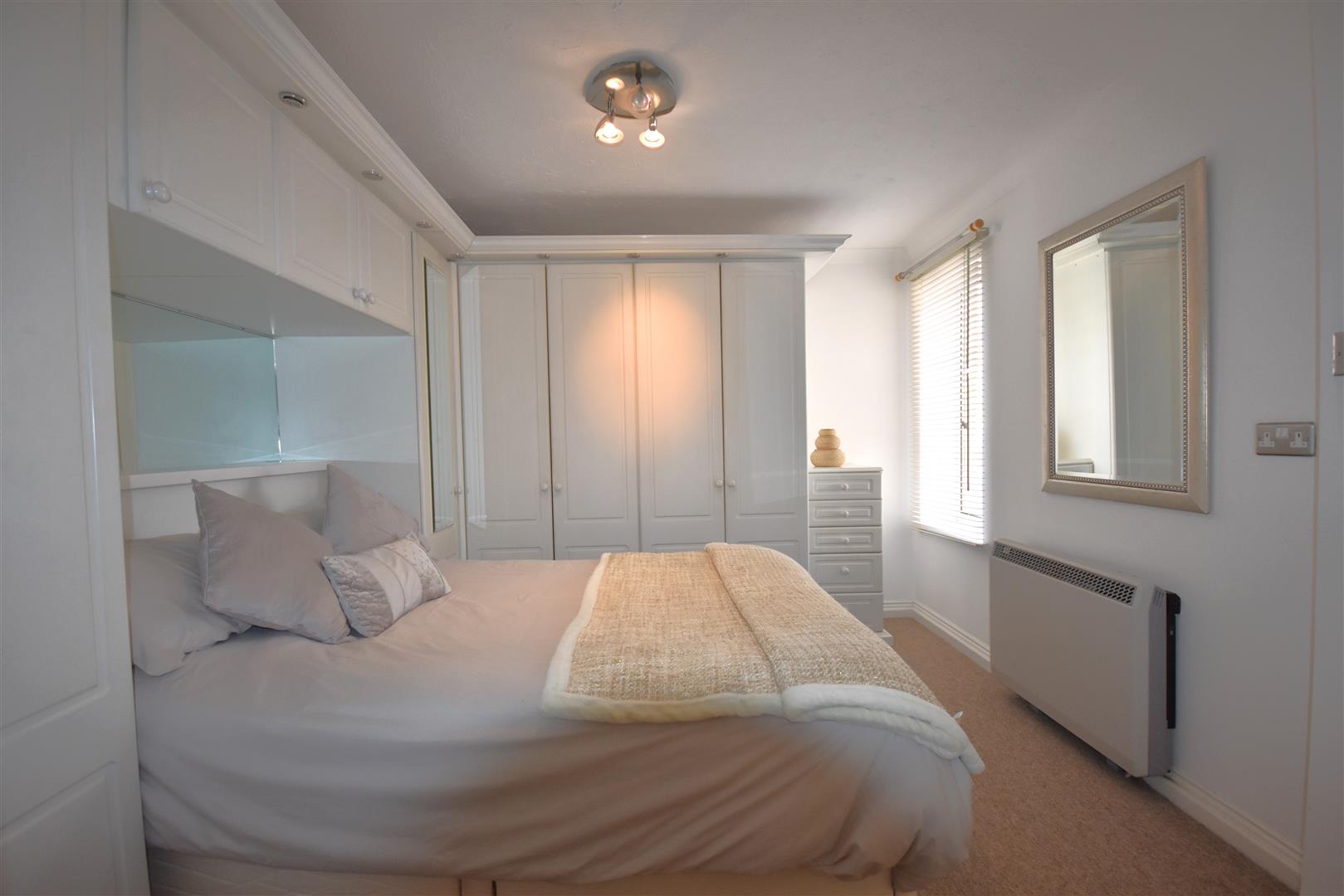 33, Alexandra Court, Penarth, Vale of Glamorgan, CF64 3LA